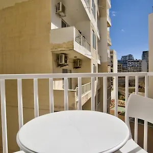  Appartement Sliema 2-Bedroom Central Apartments And Penthouse With Jacuzzi
